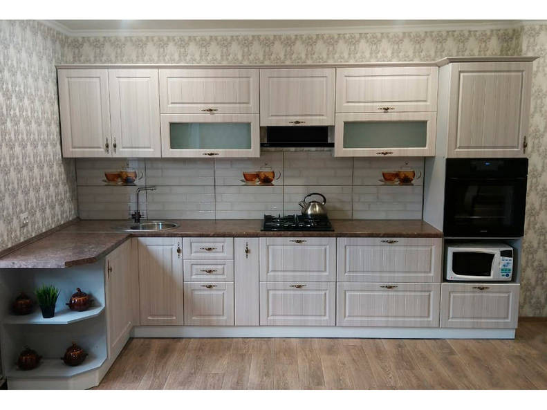 Кухня Империя - длина 4 м, ширина 2,42 м